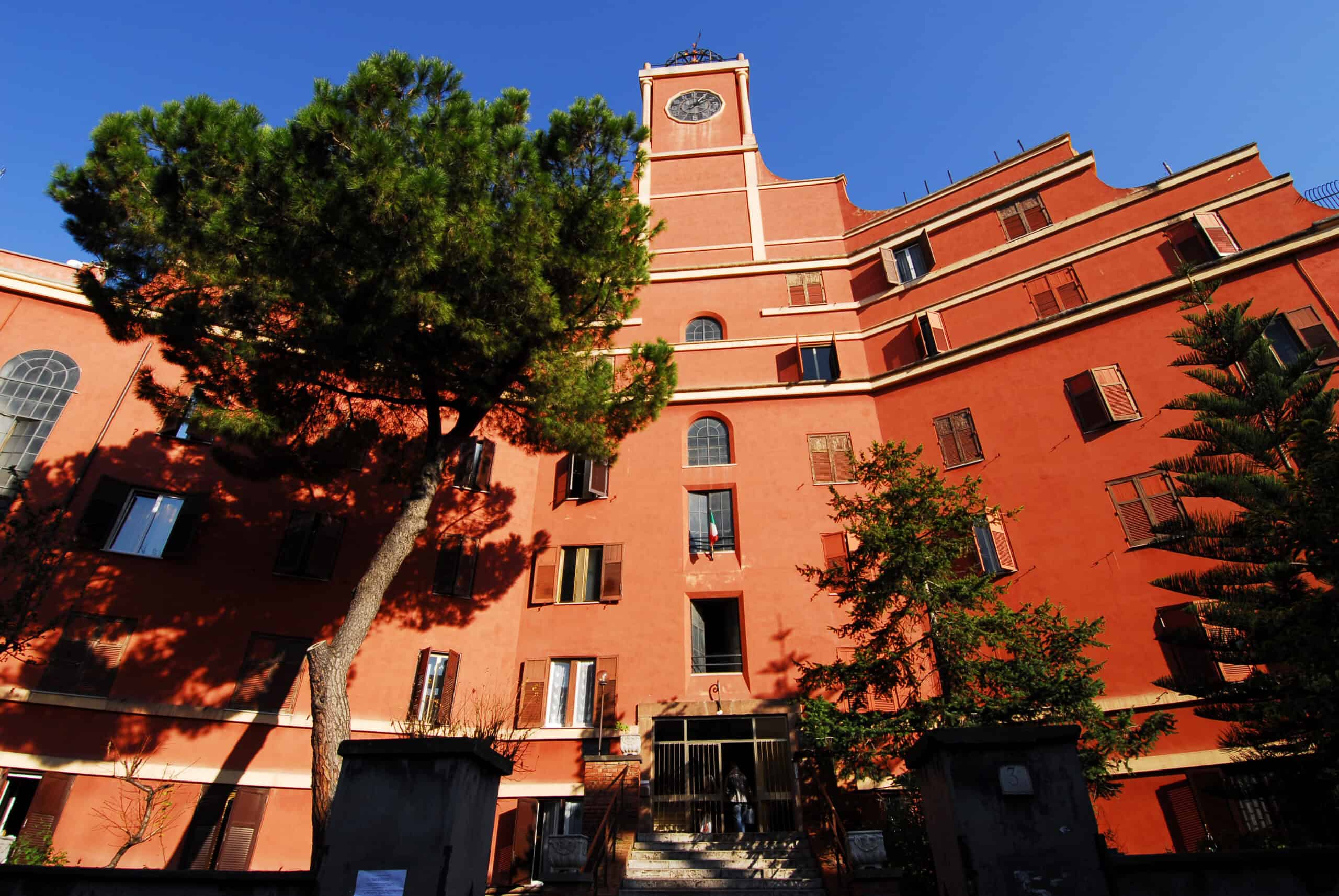 Un ingresso dell' Albergo Rosso, Archivio foto "Cara Garbatella"